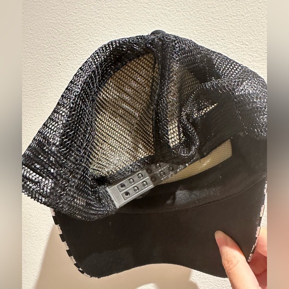 Men’s caps - Picture 5 of 5